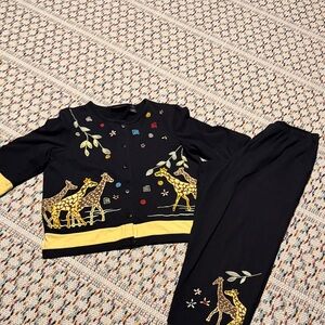 Onque Casuals Women's outfit - Black and Yellow Giraffe Print